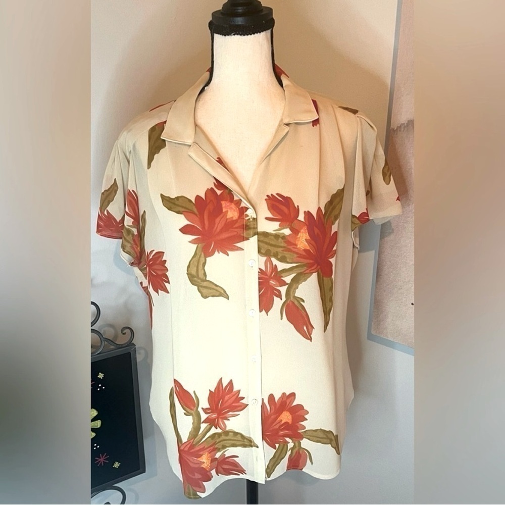 Vintage 80’s Campus Casuals Short Sleeve Button Down Floral Blouse Size Medium